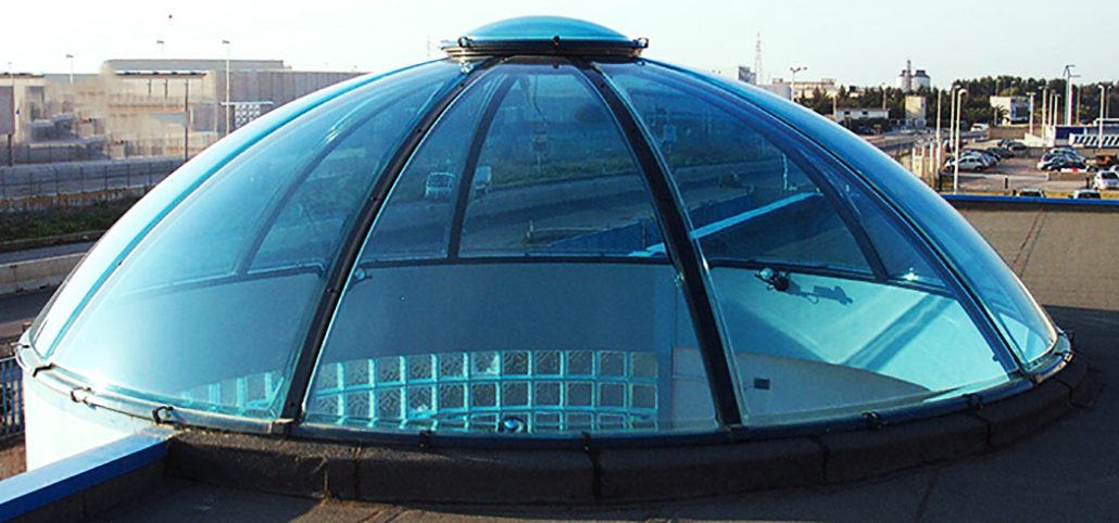 Монолитный поликарбонат купол. Поликарбонат полусфера 700 мм. Стратодезический купол церковный. Стеклянный купол на крыше. Ао русский купол